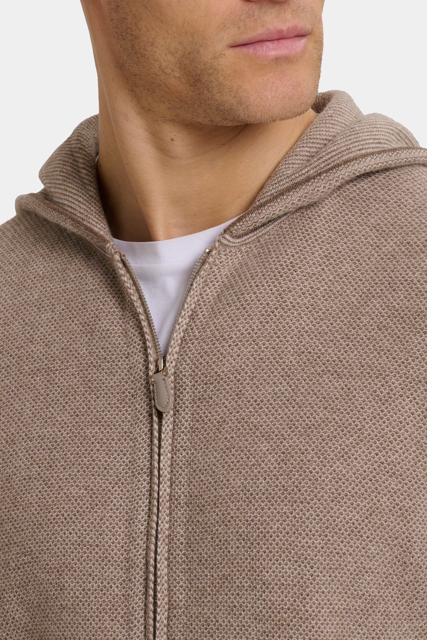 LA FELPA CON CAPPUCCIO E ZIP FARO